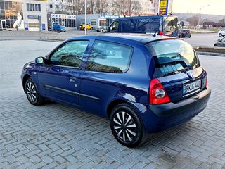 Renault Clio foto 2