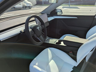 Tesla Model Y foto 4