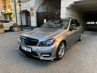 Mercedes C-Class foto 1