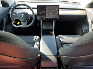 Tesla Model 3 foto 7