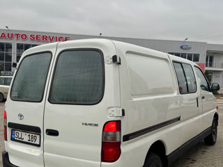 Toyota Hiace foto 3