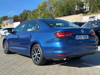 Volkswagen Jetta foto 4