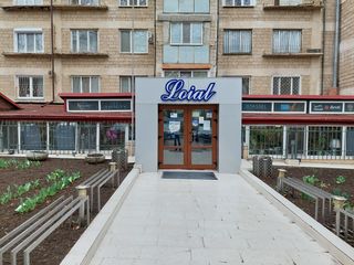 Продается торгово - офисная недвижимость в г.Кишинёв по улице Куза-Водэ 24. Площадь - 325 кв. метров