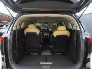 KIA Carnival foto 12