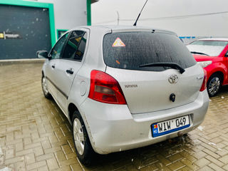 Toyota Yaris foto 2