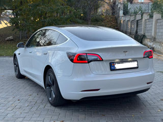 Tesla Model 3 foto 2