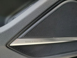 Audi A8 фото 10