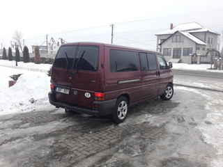 Volkswagen Caravelle foto 1