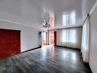 Vânzare 2 case Colonița.100 m2 +50 m2.Reparație cosmetică.7 ari!!! foto 3