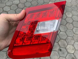 Stop-ul drept de pe portbagaj LED/Правый стоп на багажнике ЛЕД - Mercedes E Class W212 foto 1