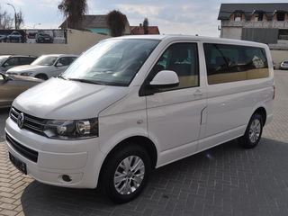 Volkswagen Caravelle foto 1