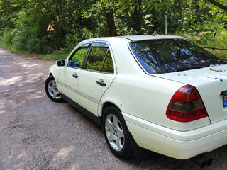 Mercedes C-Class foto 5