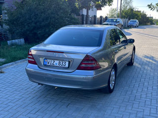 Mercedes C-Class foto 2