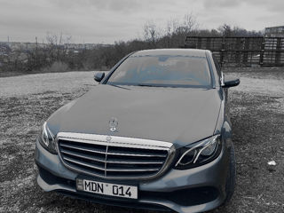 Mercedes E-Class foto 1