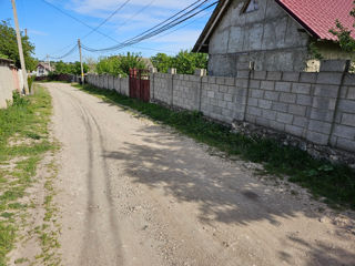 VÎnd Casa 95m2 si teren 15,3 ari, Chiar la intrarea în sat, loc drept și comod. foto 2