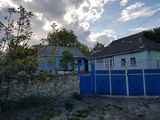casa de locuit la18 km de la Chisinau, situat in centrul satului.apa,gaz,electricitate,gradina,beci foto 4