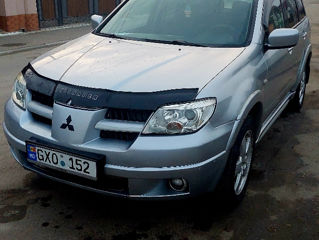 Mitsubishi Outlander foto 2