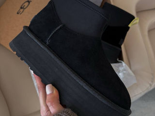 UGG Mini Dipper Black foto 4