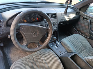 Mercedes C-Class foto 6