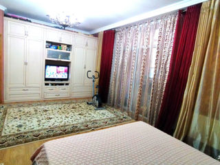 Apartament cu 2 camere, 82 m², Botanica, Chișinău foto 2