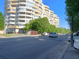 Apartament cu 3 camere, 145 m², Ciocana, Chișinău foto 2