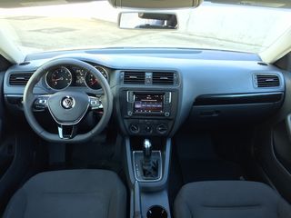 Volkswagen Jetta foto 7