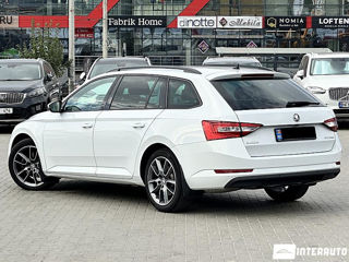 Skoda Superb foto 2