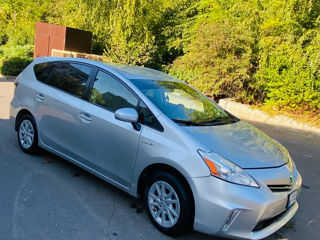 Toyota Prius v