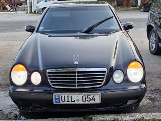 Mercedes E-Class foto 1