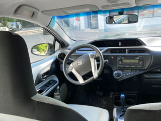 Toyota Prius c foto 8