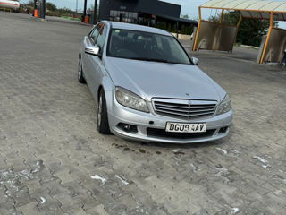 Mercedes C-Class foto 2