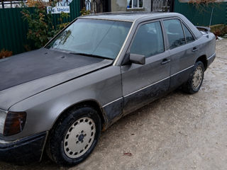 Mercedes Series (W124) foto 2