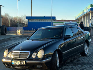 Mercedes E-Class foto 2