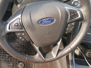 Ford Fusion foto 10