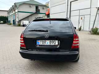 Mercedes C-Class foto 3