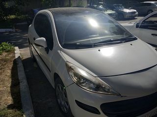 Peugeot 207 foto 1