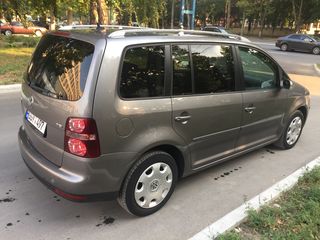 Volkswagen Touran foto 4