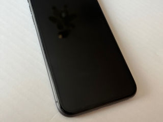 Vând iPhone 11