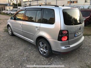 Volkswagen Touran foto 3