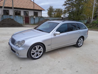 Mercedes C-Class foto 4