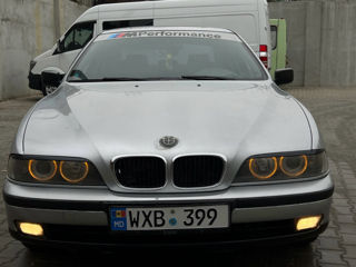 BMW 5 Series foto 2