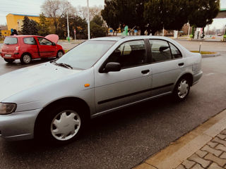 Nissan Almera foto 2