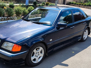 Mercedes C-Class foto 1