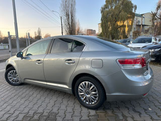 Toyota Avensis foto 2