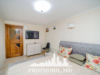 Apartament cu 2 camere, 70 m², Centru, Chișinău foto 2