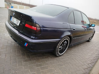 BMW 5 Series foto 4