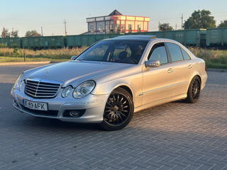 Mercedes E-Class foto 1