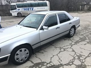 Mercedes Series (W124) foto 2