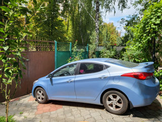 Hyundai Elantra foto 2