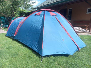 2слойная 3-4 местная  палатка на два входа, привезенная из Германии в хорошем состоянии.